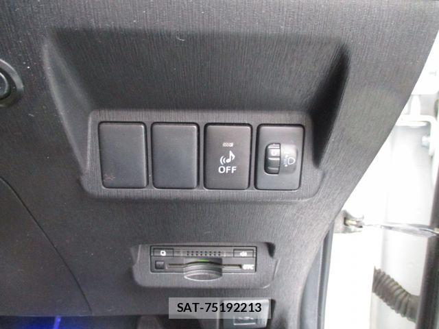 Toyota PRIUS ALPHA 2016-06 8666769-16