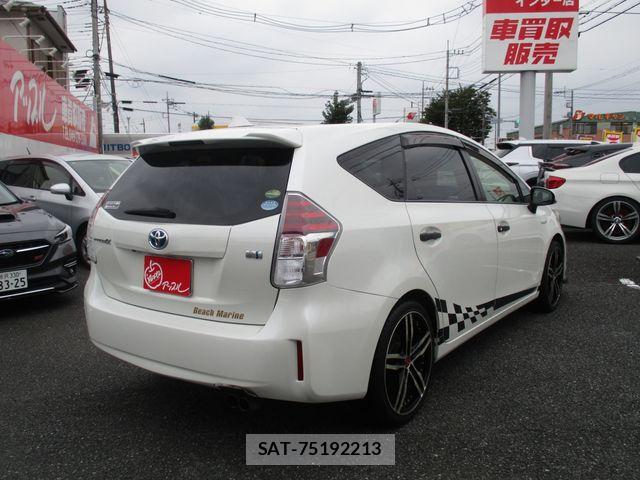 Toyota PRIUS ALPHA 2016-06 8666769-2