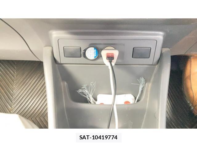 Toyota PRIUS ALPHA 2013-12 8666775-15