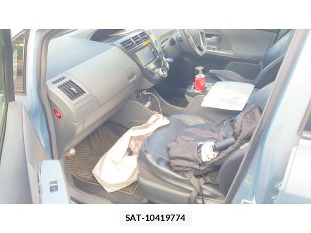 Toyota PRIUS ALPHA 2013-12 8666775-20