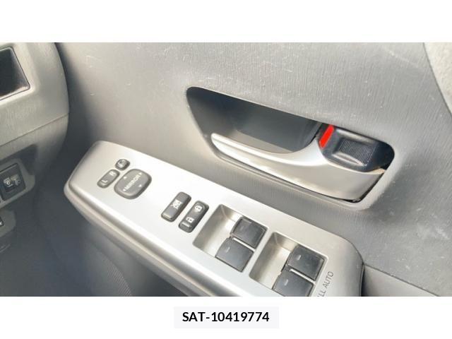 Toyota PRIUS ALPHA 2013-12 8666775-8