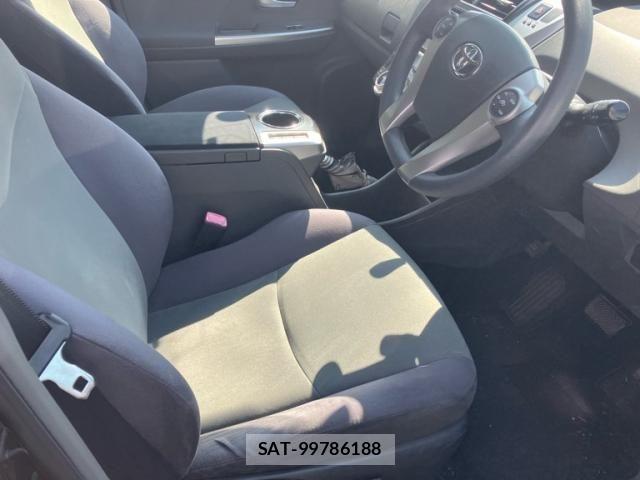 Toyota PRIUS ALPHA 2011-10 8686366-12