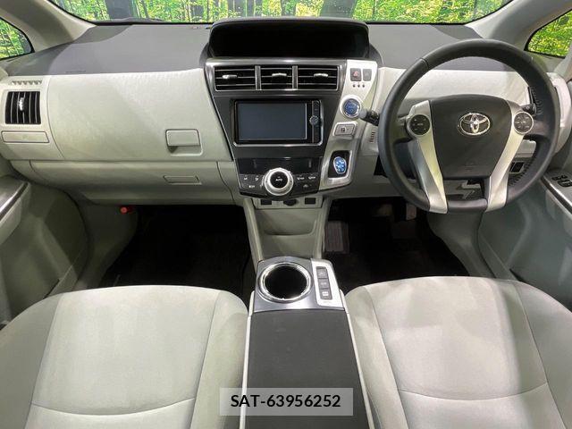 Toyota PRIUS ALPHA 2012-06 8686365-1