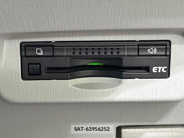 Toyota PRIUS ALPHA 2012-06 8686365-4