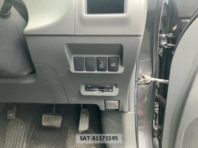 Toyota PRIUS ALPHA 2011-11 8745397-17
