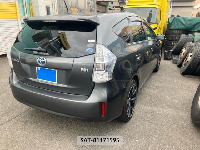 Toyota PRIUS ALPHA 2011-11 8745397-1