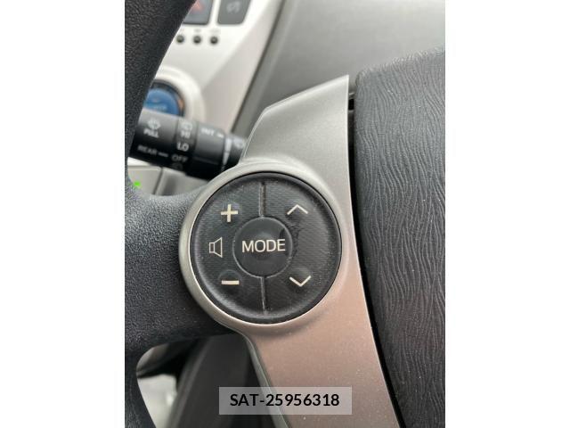 Toyota PRIUS ALPHA 2011-12 8745402-10