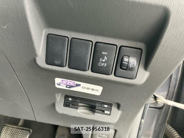 Toyota PRIUS ALPHA 2011-12 8745402-14