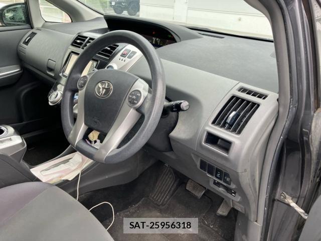 Toyota PRIUS ALPHA 2011-12 8745402-15