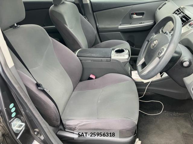 Toyota PRIUS ALPHA 2011-12 8745402-16