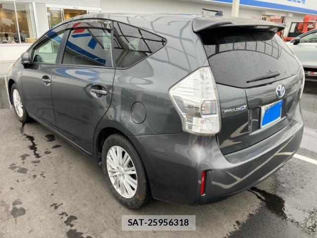 Toyota PRIUS ALPHA 2011-12 8745402-2