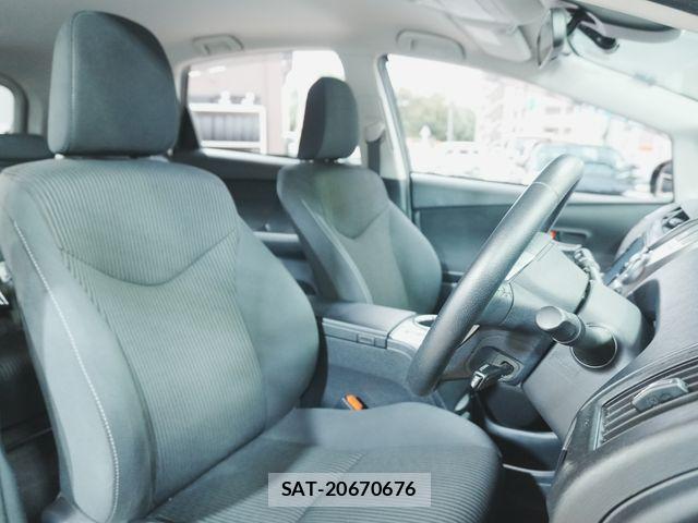 Toyota PRIUS ALPHA 2018-03 8745371-27