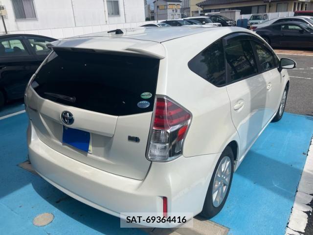 Toyota PRIUS ALPHA 2015-05 8745379-2