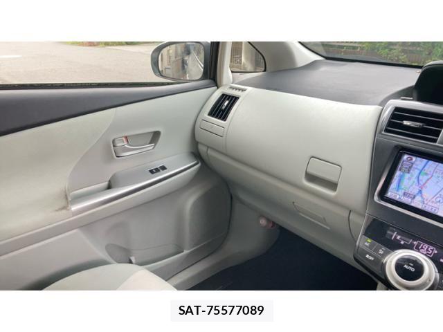 Toyota PRIUS ALPHA 2011-11 8745399-19