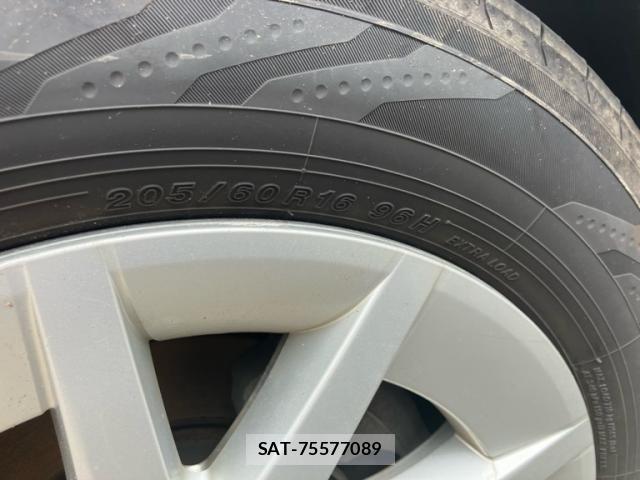 Toyota PRIUS ALPHA 2011-11 8745399-8