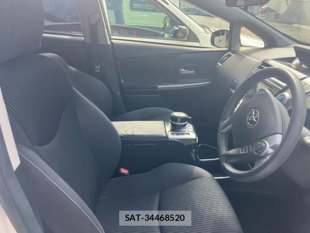 Toyota PRIUS ALPHA 2015-05 8745382-11