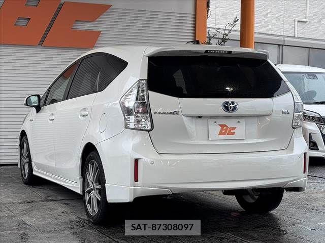 Toyota PRIUS ALPHA 2012-03 8745388-14