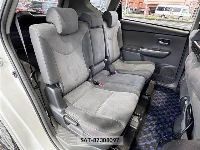 Toyota PRIUS ALPHA 2012-03 8745388-16