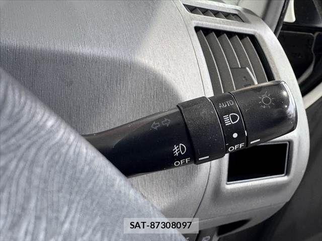 Toyota PRIUS ALPHA 2012-03 8745388-27