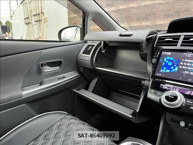 Toyota PRIUS ALPHA 2013-10 8745375-26