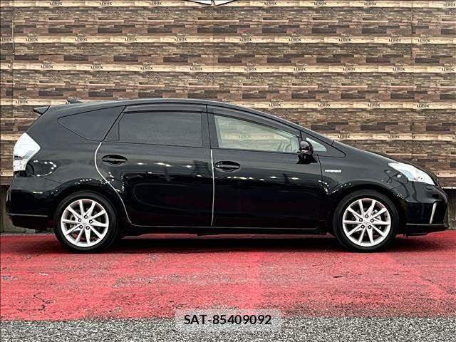 Toyota PRIUS ALPHA 2013-10 8745375-3