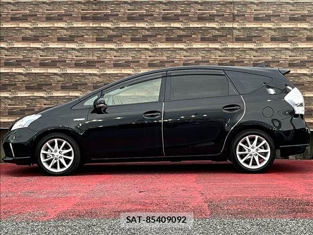Toyota PRIUS ALPHA 2013-10 8745375-7