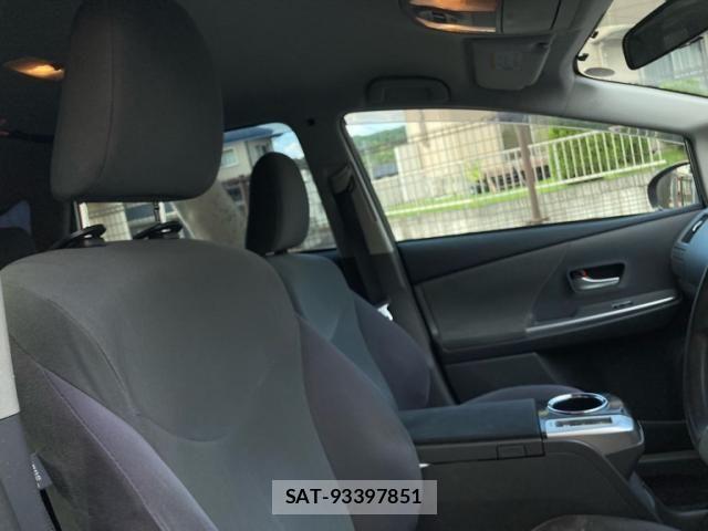 Toyota PRIUS ALPHA 2013-01 8745403-7