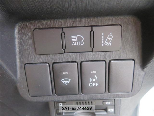 Toyota PRIUS ALPHA 2018-09 8745373-15
