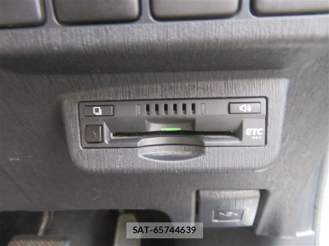 Toyota PRIUS ALPHA 2018-09 8745373-17