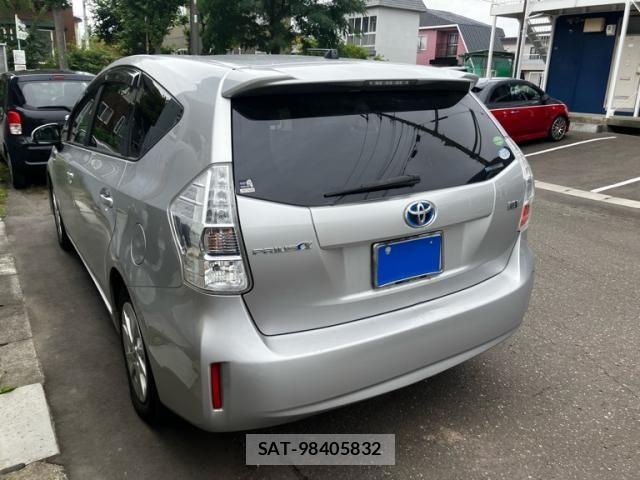 Toyota PRIUS ALPHA 2013-09 8797216-3