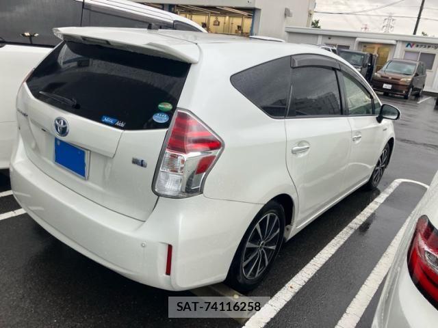 Toyota PRIUS ALPHA 2017-10 8797211-2