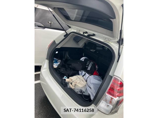Toyota PRIUS ALPHA 2017-10 8797211-6