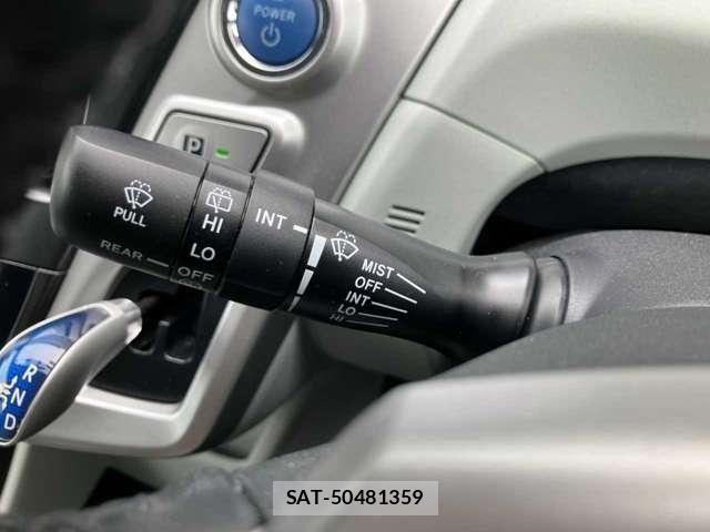 Toyota PRIUS ALPHA 2011-06 8797212-18