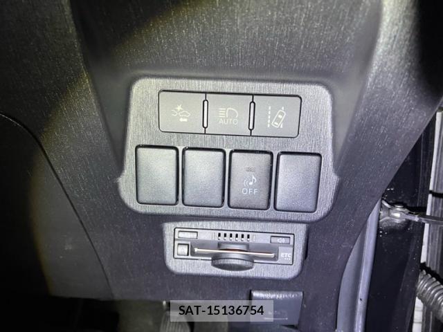 Toyota PRIUS ALPHA 2017-04 8797209-15