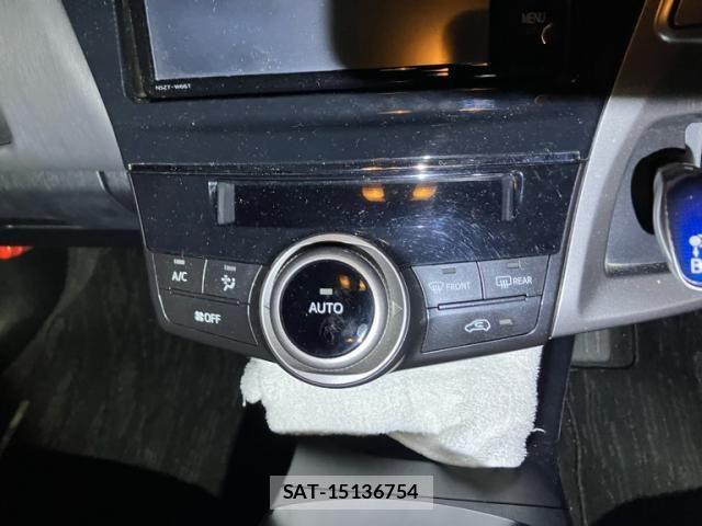 Toyota PRIUS ALPHA 2017-04 8797209-17