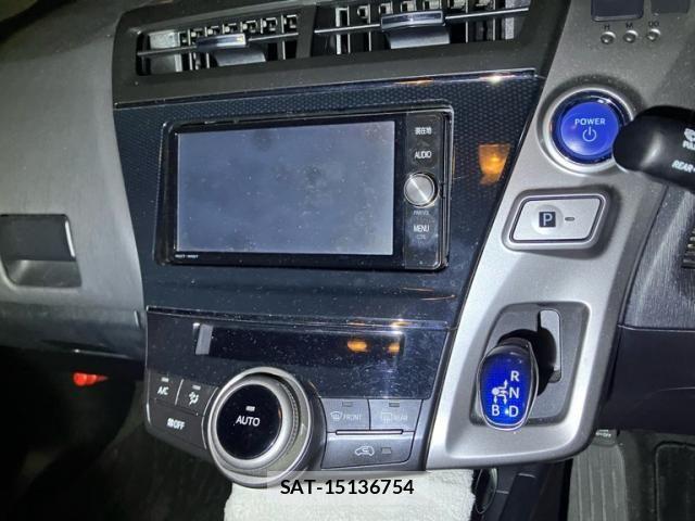 Toyota PRIUS ALPHA 2017-04 8797209-18