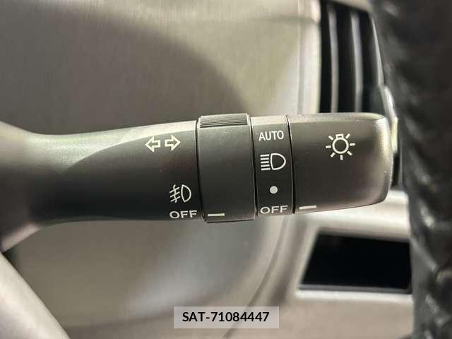 Toyota PRIUS ALPHA 2013-10 8797213-11