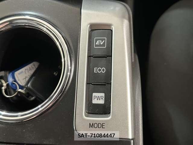 Toyota PRIUS ALPHA 2013-10 8797213-25