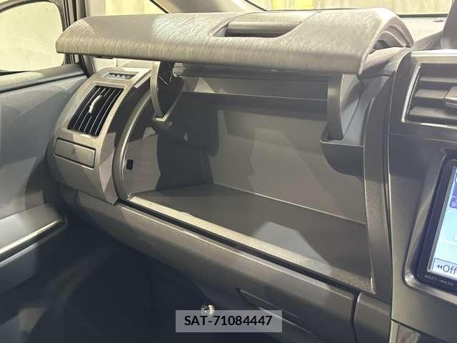 Toyota PRIUS ALPHA 2013-10 8797213-26