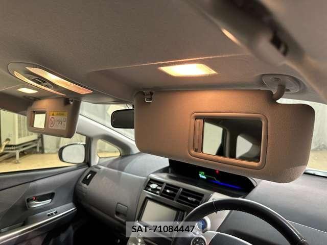 Toyota PRIUS ALPHA 2013-10 8797213-28
