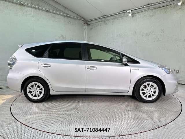Toyota PRIUS ALPHA 2013-10 8797213-3