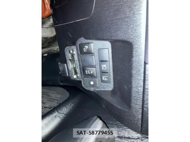 Toyota PRIUS ALPHA 2019-08 8797207-18