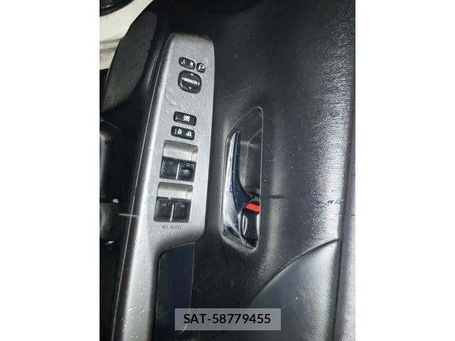 Toyota PRIUS ALPHA 2019-08 8797207-25
