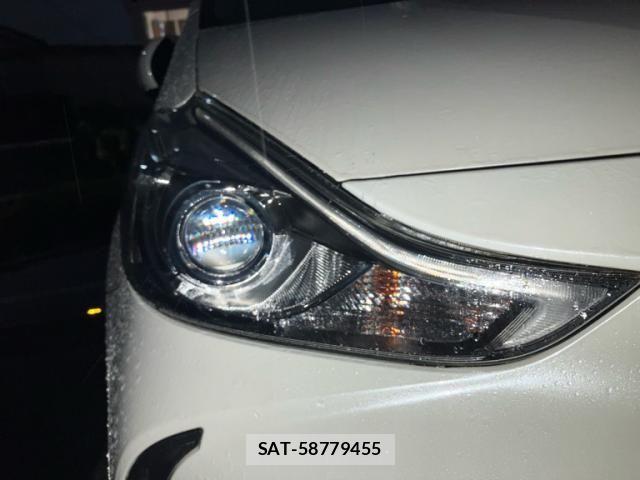 Toyota PRIUS ALPHA 2019-08 8797207-4