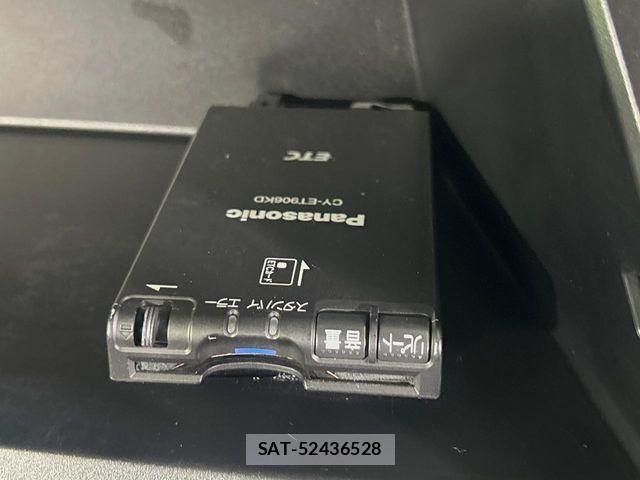 Toyota PRIUS ALPHA 2017-12 8797208-5