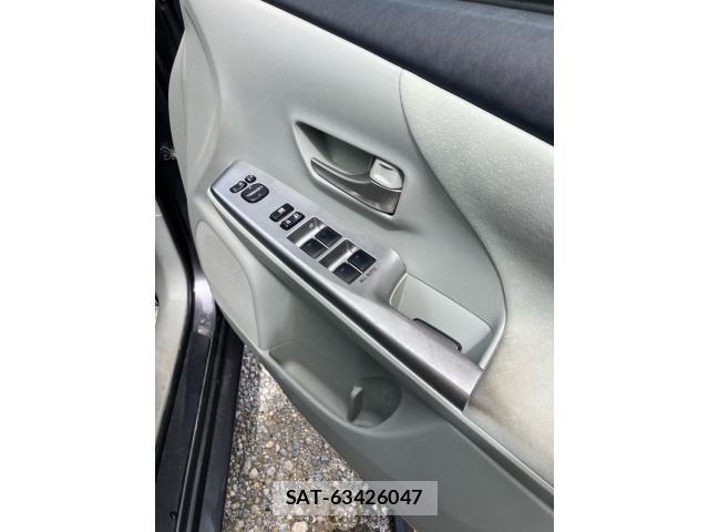 Toyota PRIUS ALPHA 2013-02 8797215-12