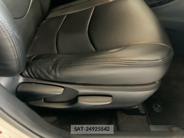 Toyota PRIUS ALPHA 2016-01 8831196-15