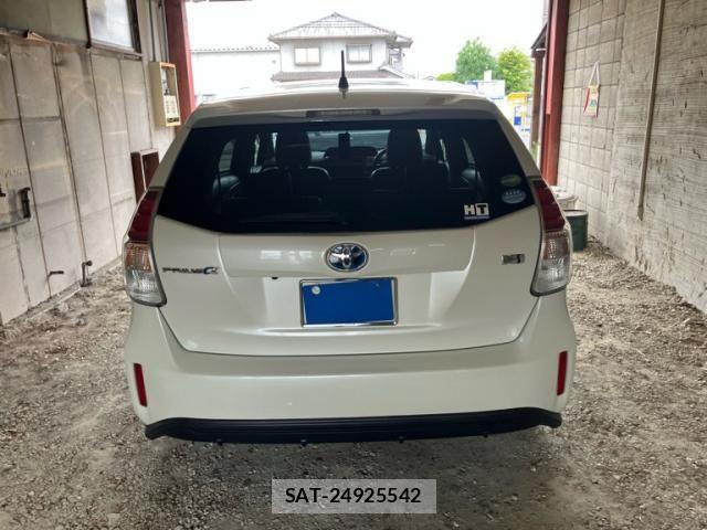 Toyota PRIUS ALPHA 2016-01 8831196-4
