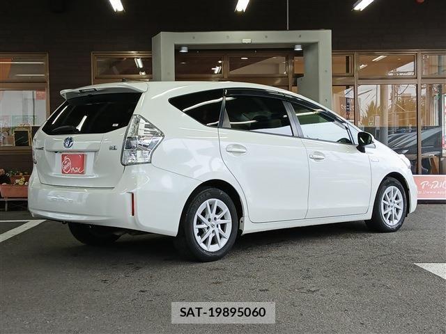 Toyota PRIUS ALPHA 2013-03 8831199-2