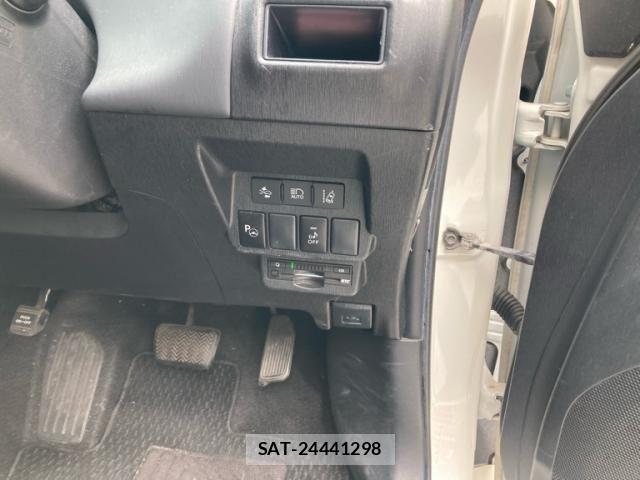 Toyota PRIUS ALPHA 2016-06 8831198-10